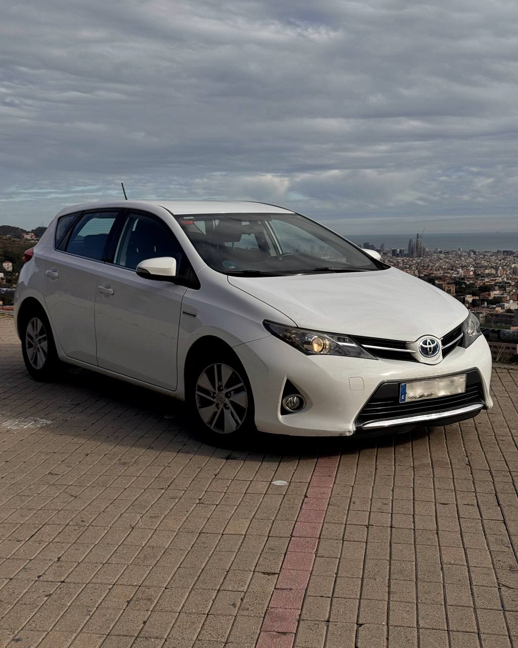 Toyota Auris Hybrid 2014